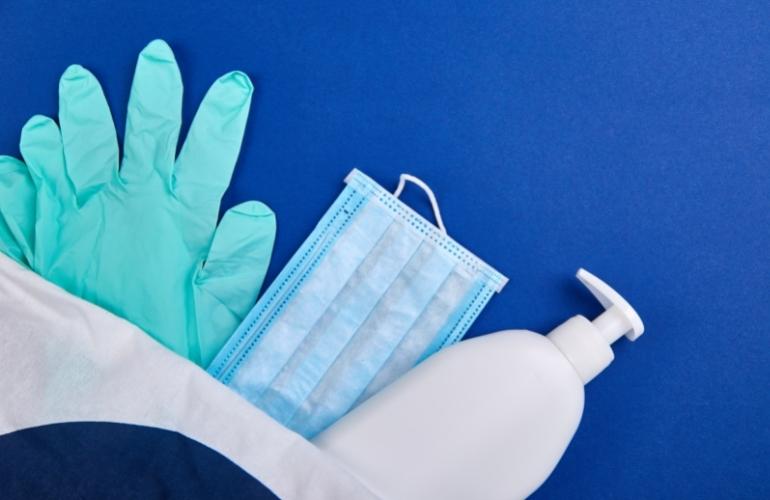Use el EPP adecuado antes de usar la cabina limpia